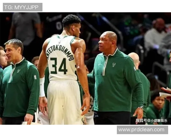 字母哥失控怒撕球衣雄鹿惨败后更衣室内冲突升级引发关注