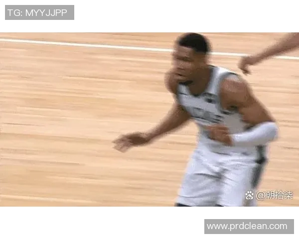 字母哥愤怒撕球衣引发更衣室冲突雄鹿惨败后气氛紧张不已